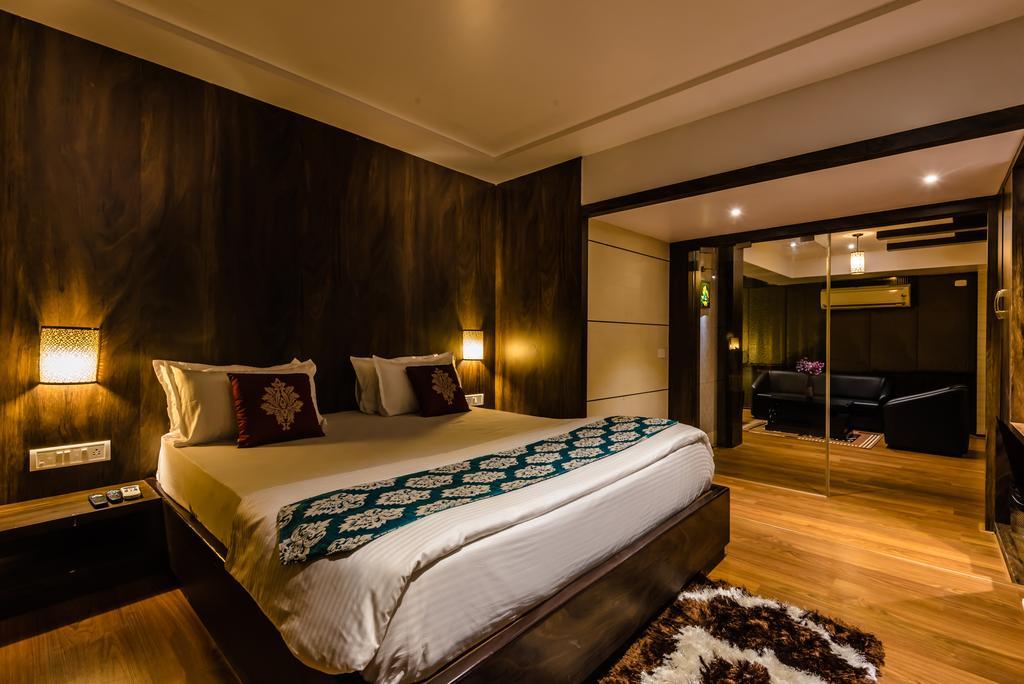 Hotel Peace Park Panvel Exterior photo